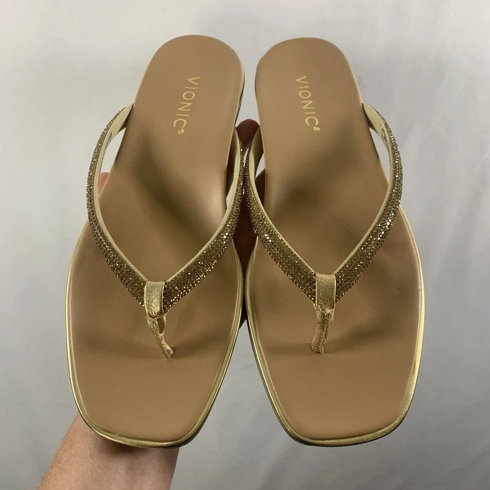Vionic Vista Shine Womens Athletic Gold Metallic Size 8.5M Square Toe Thong